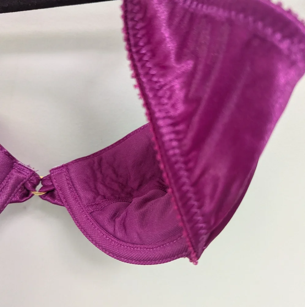 Vintage Fredericks Of‎ Hollywood Padded Demi Bra
